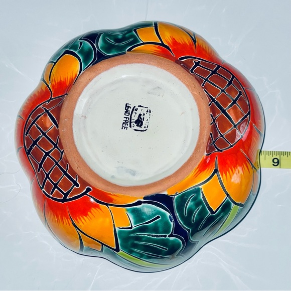 Handmade 8.5” Ceremic Flower Scalloped Bowl - Picture 2 of 6